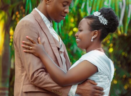 un couple pendant le mariage