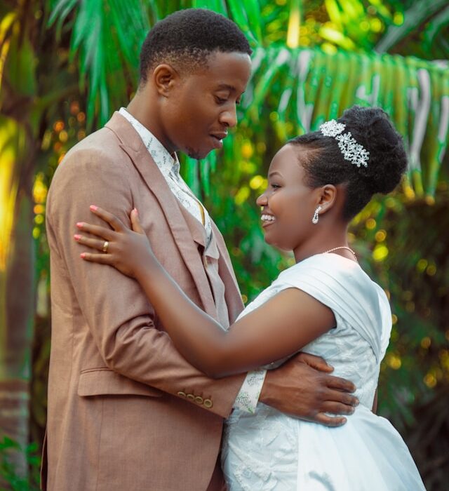 un couple pendant le mariage