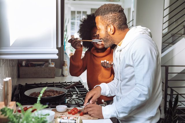 Un couple a la cuisine