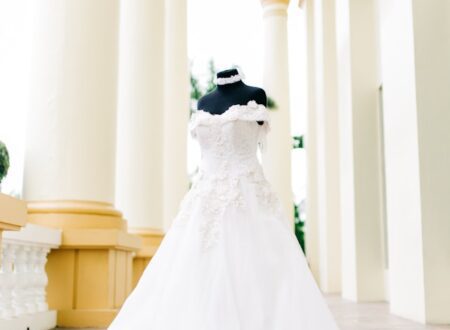 Robe de mariée sur un mannequin