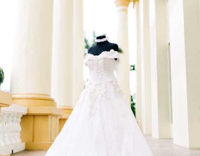Robe de mariée sur un mannequin
