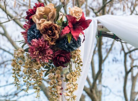 Des fleurs de mariages sur un arbre