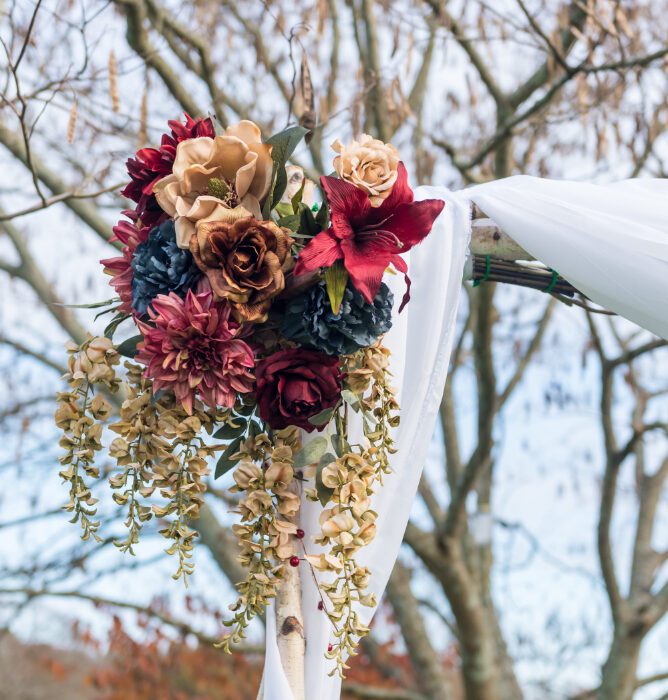 Des fleurs de mariages sur un arbre