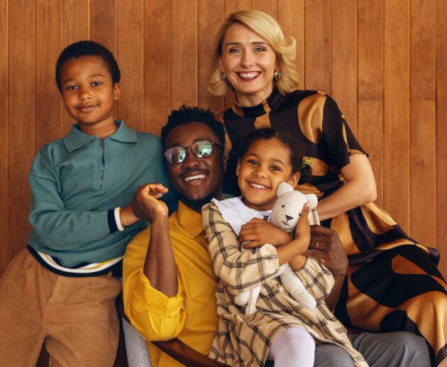 Famille recomposee heureuse Couple mixte