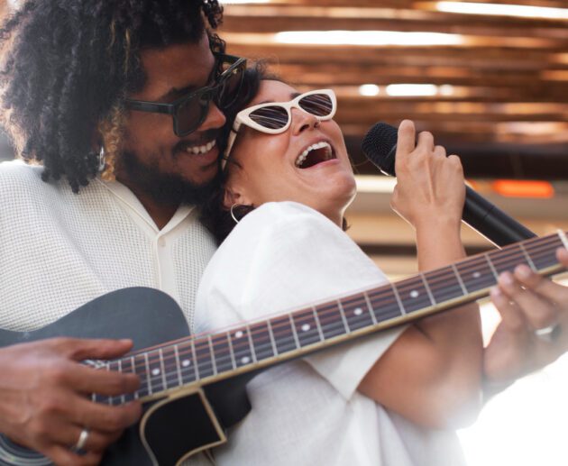 couple connu chantant ensemble